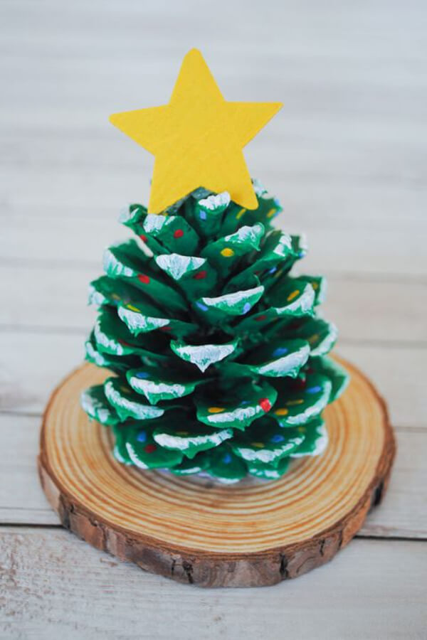 christmas-crafts-for-kids Pine Cone Christmas Tree