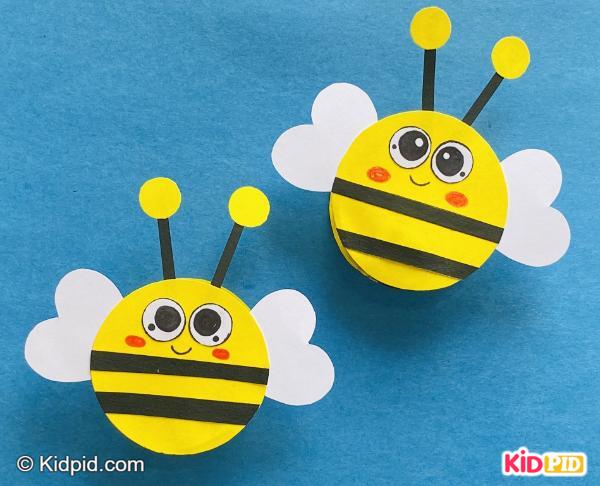 Smiling round paper bees with wings